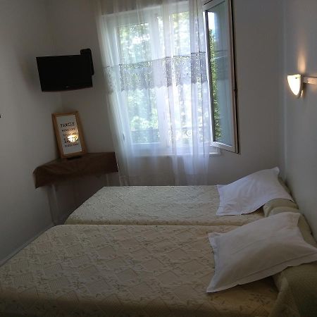 Le Monopole Hotel แร็งส์ ภายนอก รูปภาพ