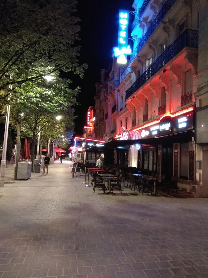 Le Monopole Hotel แร็งส์ ภายนอก รูปภาพ