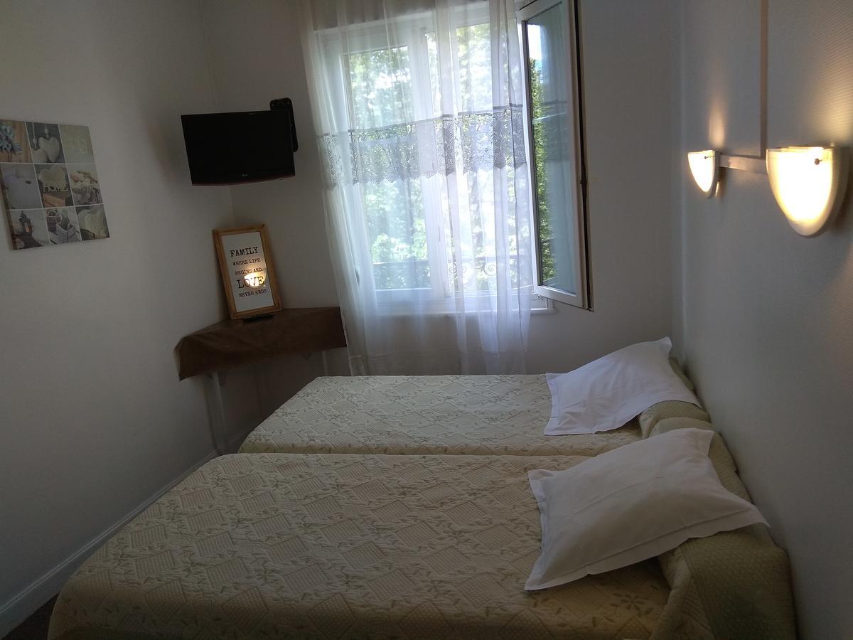 Le Monopole Hotel แร็งส์ ภายนอก รูปภาพ