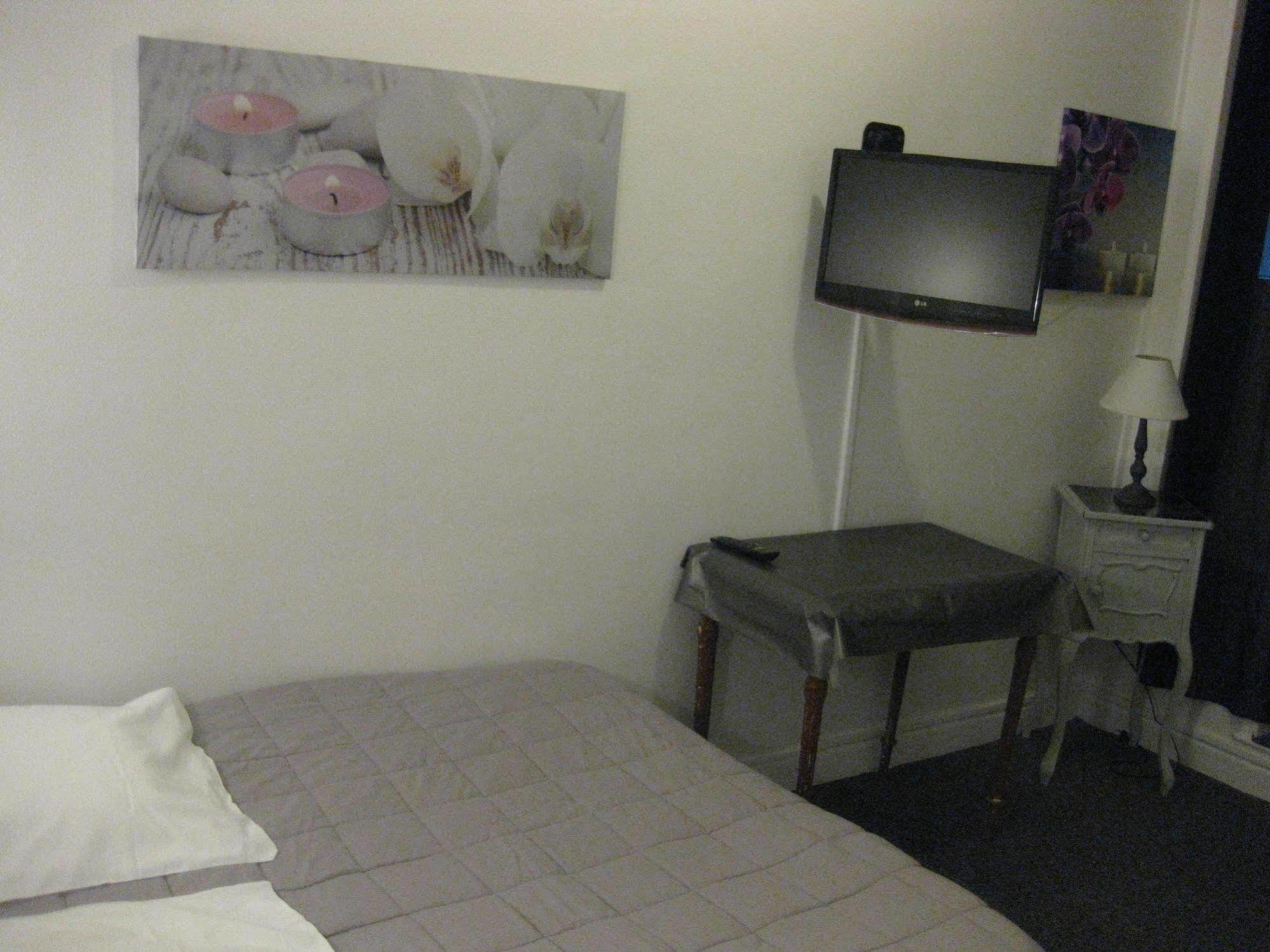 Le Monopole Hotel แร็งส์ ภายนอก รูปภาพ