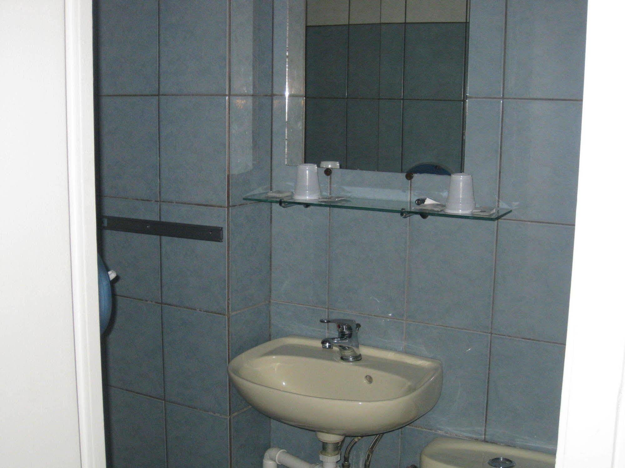 Le Monopole Hotel แร็งส์ ภายนอก รูปภาพ